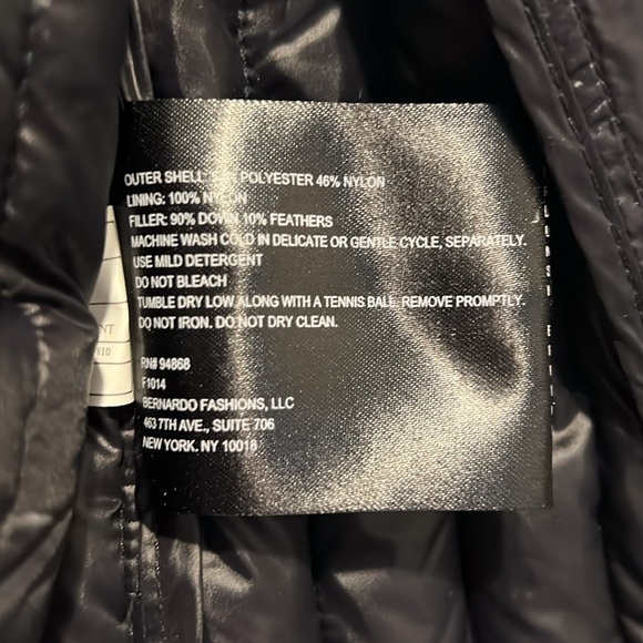 Bernardo Women's Peacock Blue Puffer Vest M excellent condition. - Picture 4 of 4